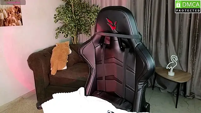 Snapshot of Roxy_foxi chatting on September 14, 2025, 1:06 am Roxy foxi online show from September 14, 2025, 1:06 am