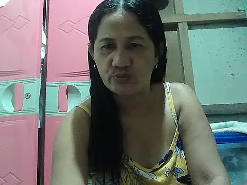 Snapshot of hotmama_063 chatting on October 24, 2025, 10:58 am hotmama 063 online show from October 24, 2025, 10:58 am