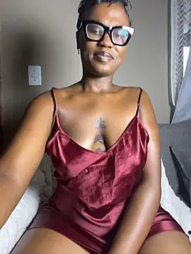 Snapshot of Moonzy77 chatting on January 9, 2026, 11:50 am Moonzy77 online show from January 9, 2026, 11:50 am