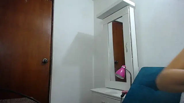 Snapshot of Taylormegan chatting on January 6, 2026, 12:03 am Taylormegan online show from January 6, 2026, 12:03 am