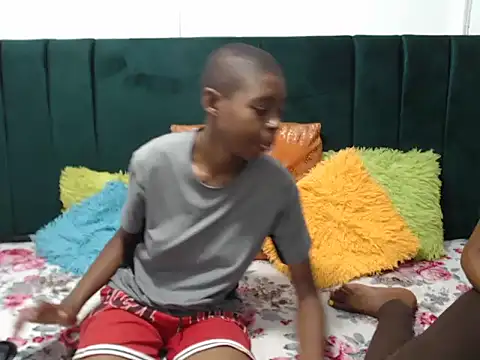 Snapshot of SweetSlenderChoc chatting on February 8, 2026, 7:22 pm SweetSlenderChoc online show from February 8, 2026, 7:22 pm