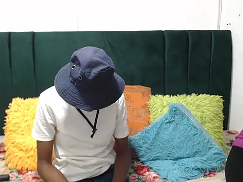 Snapshot of SweetSlenderChoc chatting on February 12, 2026, 6:51 pm SweetSlenderChoc online show from February 12, 2026, 6:51 pm