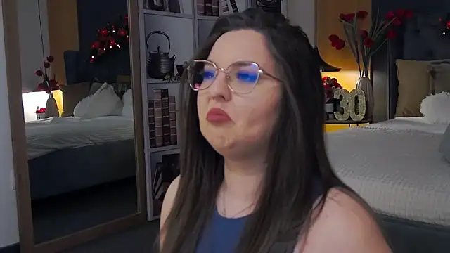 Mia Swano online show from December 18, 2025, 11:30 pm