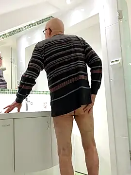 Oldmenhot66 online show from March 8, 2026, 5:11 am