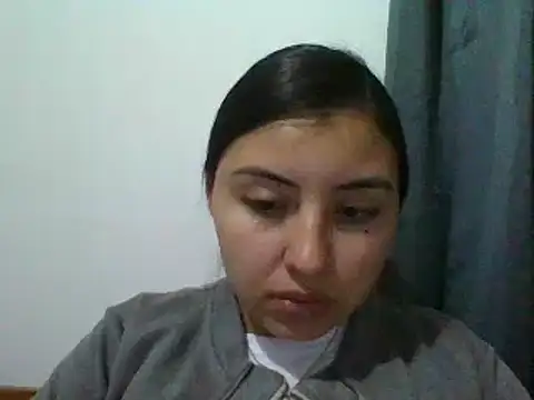 Snapshot of _Romilly_ chatting on December 4, 2025, 2:32 am Romilly online show from December 4, 2025, 2:32 am