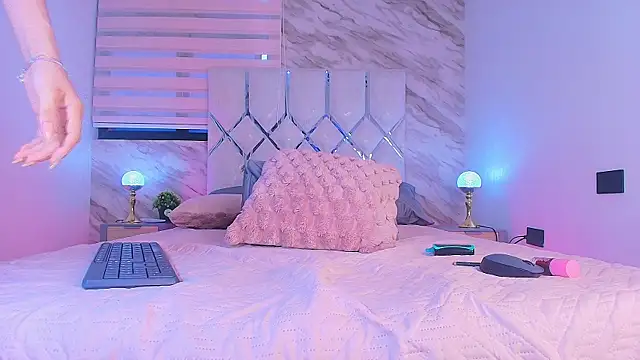 Snapshot of collet_1 chatting on November 20, 2025, 12:06 pm collet 1 online show from November 20, 2025, 12:06 pm