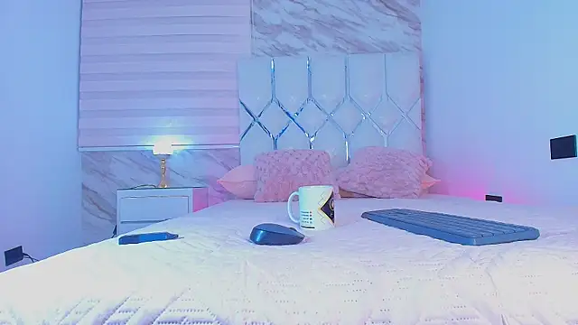 Snapshot of collet_1 chatting on October 30, 2025, 12:14 pm collet 1 online show from October 30, 2025, 12:14 pm