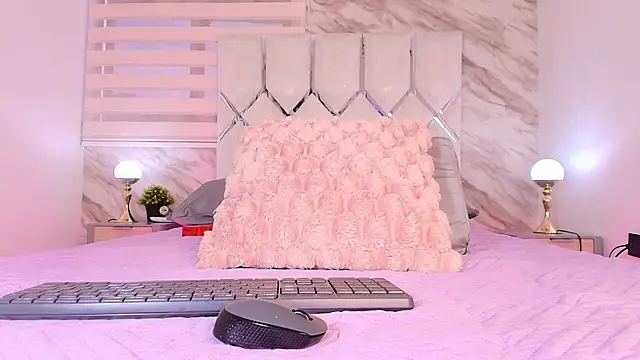 Snapshot of collet_1 chatting on November 25, 2025, 11:54 am collet 1 online show from November 25, 2025, 11:54 am