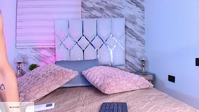 collet 1 online show from April 15, 2026, 11:59 am