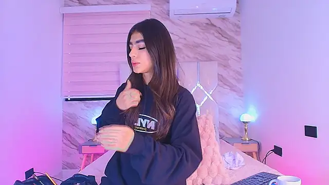 Snapshot of collet_1 chatting on November 13, 2025, 11:58 am collet 1 online show from November 13, 2025, 11:58 am