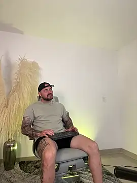 Snapshot of joshmahe chatting on December 16, 2025, 11:09 pm joshmahe online show from December 16, 2025, 11:09 pm