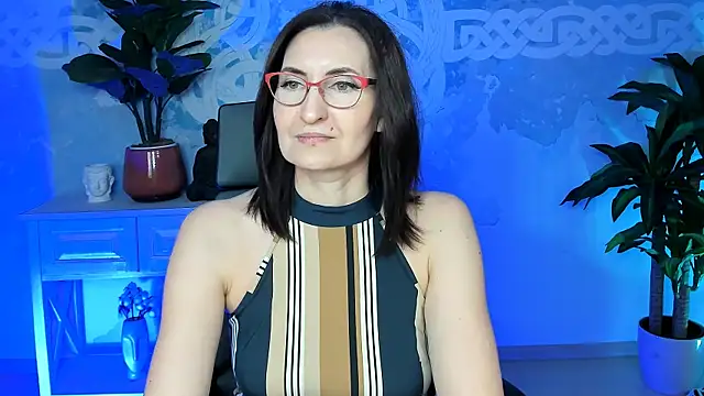 Snapshot of UnaTerra chatting on November 7, 2025, 9:14 am UnaTerra online show from November 7, 2025, 9:14 am