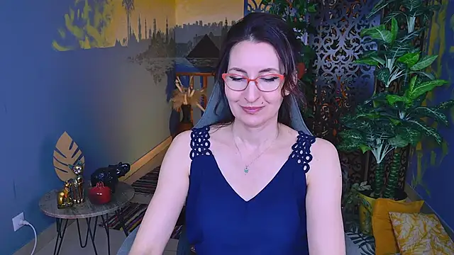 Snapshot of UnaTerra chatting on November 30, 2025, 5:19 am UnaTerra online show from November 30, 2025, 5:19 am