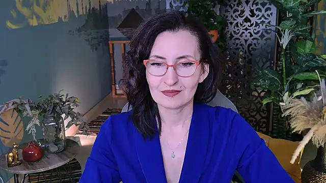 Snapshot of UnaTerra chatting on December 14, 2025, 5:24 am UnaTerra online show from December 14, 2025, 5:24 am