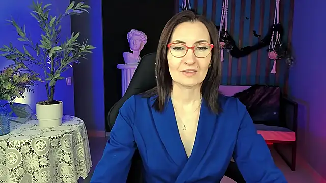 Snapshot of UnaTerra chatting on October 24, 2025, 5:28 am UnaTerra online show from October 24, 2025, 5:28 am