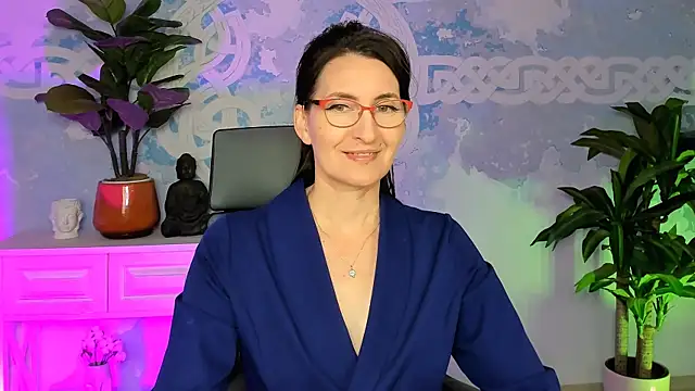 Snapshot of UnaTerra chatting on November 15, 2025, 5:11 am UnaTerra online show from November 15, 2025, 5:11 am