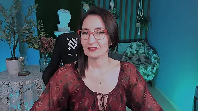 Snapshot of UnaTerra chatting on December 5, 2025, 7:07 am UnaTerra online show from December 5, 2025, 7:07 am