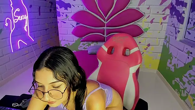 Snapshot of ValerySkinnyy chatting on December 4, 2025, 3:49 am ValerySkinnyy online show from December 4, 2025, 3:49 am