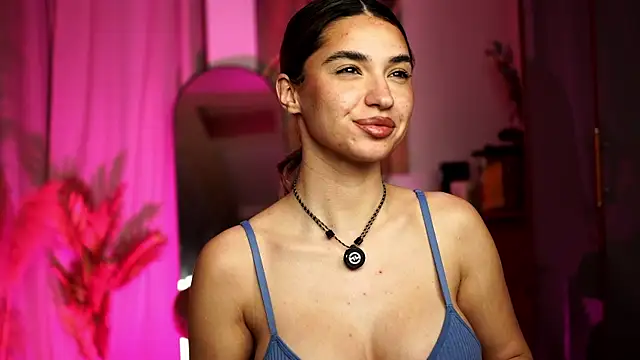 ItalianGirl online show from April 15, 2026, 7:58 pm