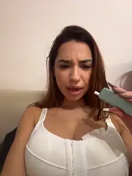 ItalianGirl online show from November 30, 2025, 10:32 pm