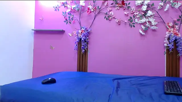 skinnysofia18 online show from March 22, 2026, 1:34 pm