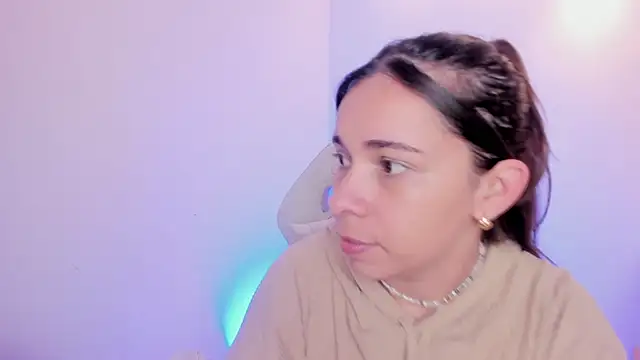 CataleyaAmaya online show from October 25, 2025, 12:04 pm