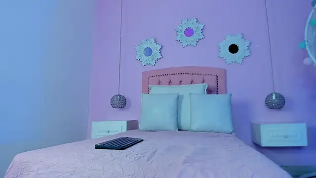 CannelaSmith online show from October 24, 2025, 6:29 pm