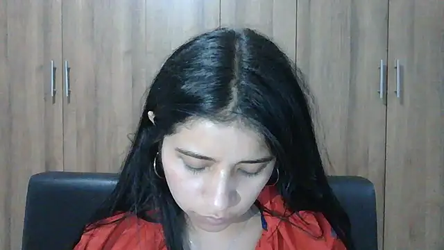 Snapshot of ValerieLove_ chatting on November 16, 2025, 8:02 pm ValerieLove online show from November 16, 2025, 8:02 pm