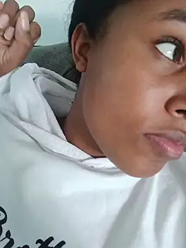 Snapshot of MoniqueMulberry chatting on October 30, 2025, 7:33 pm MoniqueMulberry online show from October 30, 2025, 7:33 pm