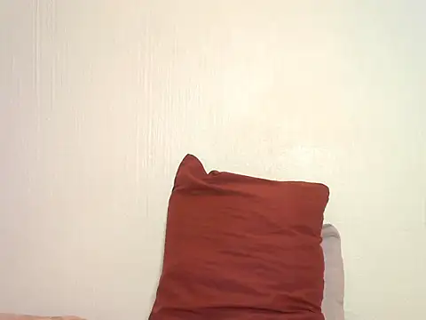 BeautyQueenX22 online show from November 12, 2025, 5:50 pm