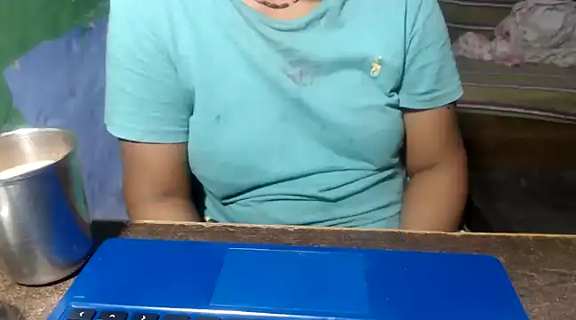 Snapshot of DearKimmi chatting on March 5, 2025, 9:15 pm DearKimmi online show from March 5, 2025, 9:15 pm