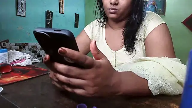 Snapshot of DearKimmi chatting on October 22, 2025, 7:24 pm DearKimmi online show from October 22, 2025, 7:24 pm