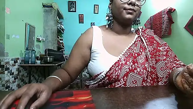 Snapshot of DearKimmi chatting on November 6, 2025, 5:28 pm DearKimmi online show from November 6, 2025, 5:28 pm