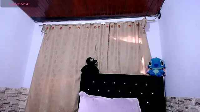 DaraKat18 online show from February 5, 2026, 10:05 pm