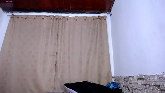 DaraKat18 online show from April 1, 2026, 10:28 pm