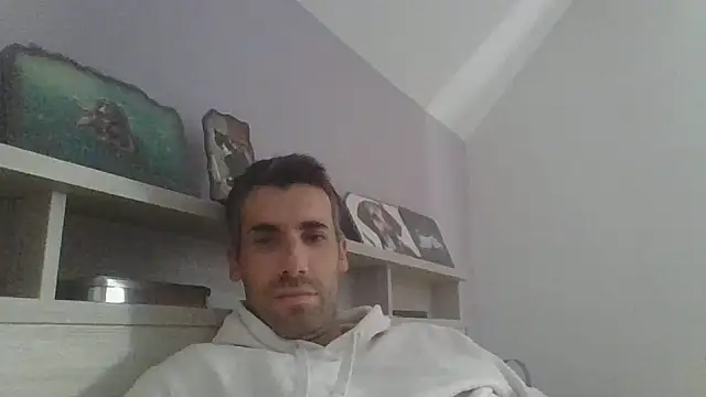 JulioIsHere4you online show from May 15, 2026, 8:56 am