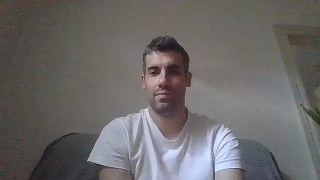 JulioIsHere4you online show from October 26, 2025, 1:55 pm