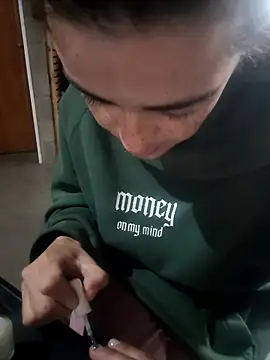 Snapshot of Almendrasexy chatting on October 27, 2025, 6:20 pm Almendrasexy online show from October 27, 2025, 6:20 pm