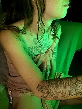 Snapshot of Almendrasexy chatting on December 1, 2025, 3:40 am Almendrasexy online show from December 1, 2025, 3:40 am