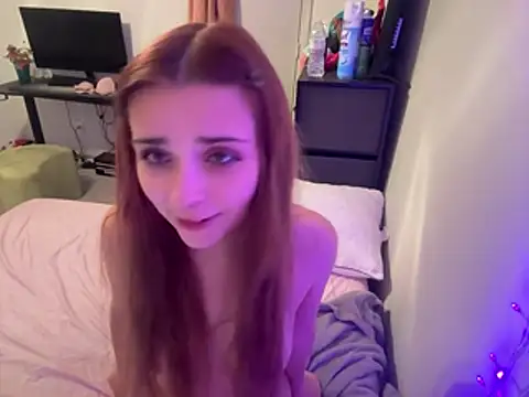 Snapshot of LaylaKutiex chatting on May 6, 2026, 3:54 am LaylaKutiex online show from May 6, 2026, 3:54 am