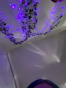 Snapshot of LaylaKutiex chatting on April 14, 2026, 12:37 am LaylaKutiex online show from April 14, 2026, 12:37 am