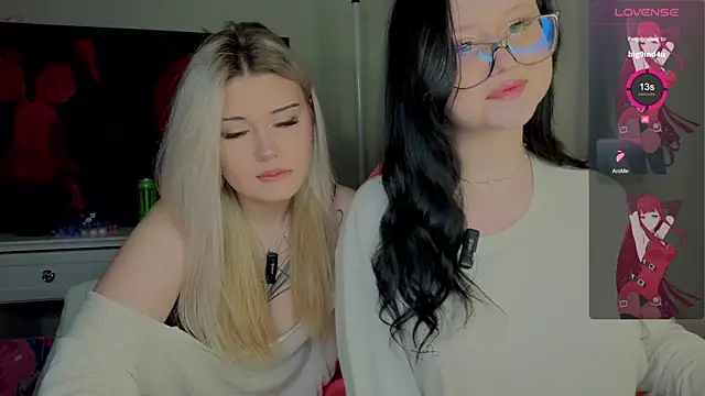 hornyprincess19 online show from November 25, 2025, 4:18 pm