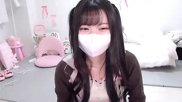 Snapshot of moka-neko chatting on December 3, 2025, 1:21 pm moka-neko online show from December 3, 2025, 1:21 pm