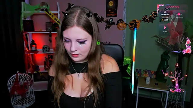 Snapshot of melani_bumm chatting on October 31, 2025, 9:17 am melani bumm online show from October 31, 2025, 9:17 am