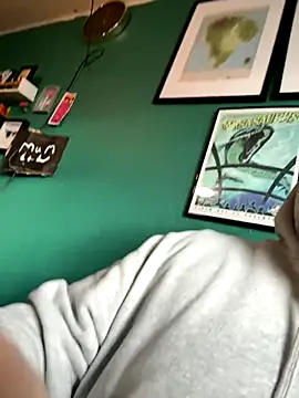 Snapshot of AverageBloke93 chatting on October 22, 2025, 8:03 am AverageBloke93 online show from October 22, 2025, 8:03 am