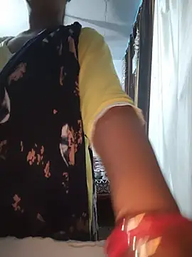 Snapshot of your_favourite_bhabhi chatting on August 3, 2026, 12:30 am your favourite bhabhi online show from August 3, 2026, 12:30 am
