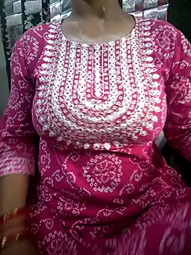 Snapshot of your_favourite_bhabhi chatting on August 1, 2026, 7:39 am your favourite bhabhi online show from August 1, 2026, 7:39 am
