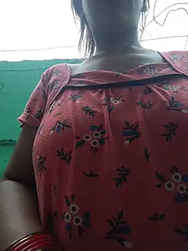 Snapshot of your_favourite_bhabhi chatting on August 4, 2026, 12:48 am your favourite bhabhi online show from August 4, 2026, 12:48 am