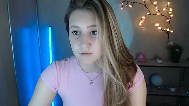 Snapshot of Milka_kamila chatting on June 25, 2026, 12:32 pm Milka kamila online show from June 25, 2026, 12:32 pm