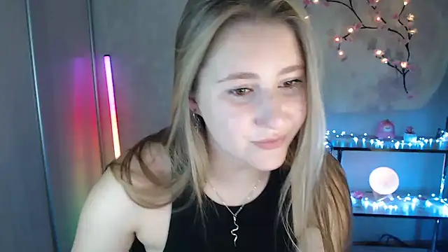 Snapshot of Milka_kamila chatting on July 12, 2026, 12:06 pm Milka kamila online show from July 12, 2026, 12:06 pm